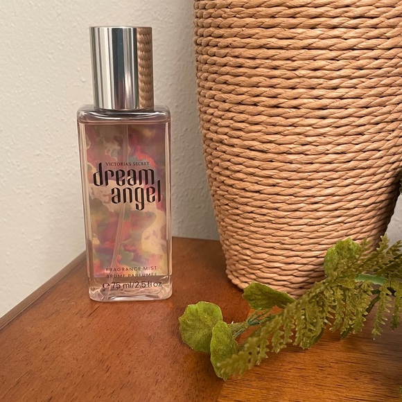 New Victoria’s Secret DREAM ANGEL Fragrance Mist Perfume 2.5 Fl. Oz. - Picture 1 of 6